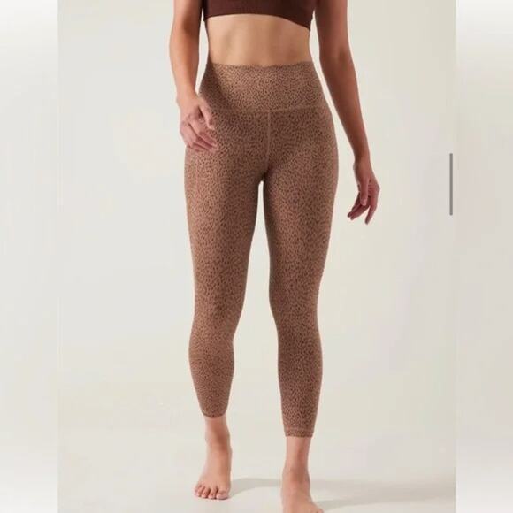 ATHLETA Salutation Stash Pocket 7/8 Leggings Cheetah Leopard Animal | Medium - Picture 1 of 7